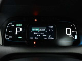 展示車は全てトヨタの車を知り尽くしたエキスパートが基本性能に関わる機能や状態を徹底的にチェックしています。消耗部品の事前交換など法定12ヶ月点検相当の点検・整備を必ず実施しています。