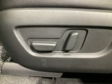 こちらのグレードには助手席にも運転席同様にパワーシートを装備しております!座面位置を上げれば視界も広がり開放感アップ!