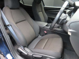 運転席のドアを開け、乗り込む際のイメージです。
