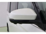 バイカラーでスマートなウインカーミラーです。ウインカーミラーは対向車や歩行者からの視認性が良く安全性が向上し、事故防止にもつながります。