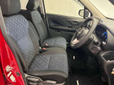 ゆったりと座れる運転席シートですのでストレスなく運転が出来ますよ!