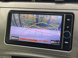 【バックカメラ】駐車時に後方がリアルタイム映像で確認できます。大型商業施設や立体駐車場での駐車時や、夜間のバック時に大活躍!運転スキルに関わらず、今や必須となった装備のひとつです!