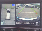 空から見下ろすような視点で、スムーズな駐車と安全確認をサポートする「アラウンドビューモニター」付です。