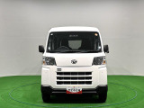 スクエアなボディが叶える広々空間、たくさん積めて仕事がしやすい荷室、働く人の運転しやすさ、そして、.先進の安全装備を搭載したハイゼットカーゴが入荷致しました。