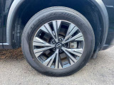 【タイヤ・ホイール】 純正18インチアルミホイール タイヤサイズ《235/60R18》になります。