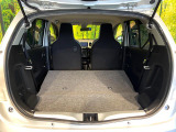 普段のお買い物や通勤、送迎等に十分な荷室スペースを確保しております。セカンドシートを倒すと、大きな荷物の積載も可能です♪