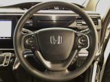 運転にかかわる様々な操作を安全に行えるように視点移動が少なく操作性に配慮されたスイッチ類が凝縮されたコクピットです。
