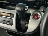 オートマチックシフトレバーは、手になじみ操作しやすい形状で安全運転にもつながります♪