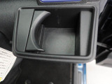 【カップホルダー】エアコン吹き出し口下部に設置されていますので使いやすさバッチリ!運転席から手の届くちょうどの位置です!