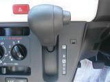 シフトまわりが整っていて、日常の運転がしやすい感じですね