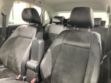 シートは適度な硬さによって長時間の運転でも疲れにくいと定評があります。国産車とは全く違った座り心地ですが、長年培われた欧州の椅子文化をご体感ください。