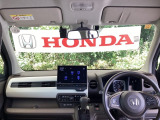 フロントガラスが大きく、ワイドな視界で運転もしやすくなるように、設計されています。