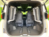 普段のお買い物や通勤、送迎等に十分な荷室スペースを確保しております。セカンドシートを倒すと、大きな荷物の積載も可能です♪