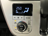 【オートエアコン】 お好みの室温を自動でキープ!大きくて見やすいボタンや画面・アイコンで、操作もとても簡単です。