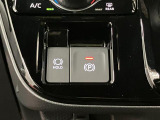 【電動パーキングブレーキ+オートブレーキホールド機能】 指先だけで簡単に操作が可能なパーキングブレーキ、スイッチを押すとブレーキペダルから足を離してもブレーキを保持できるオートブレーキホールド搭載。