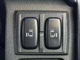 【両側パワースライドドア】スマートキーや運転席のスイッチで後席両側スライドドアの開閉が可能♪電動だから力を入れてドアを開ける必要が無く、小さなお子様でも簡単に開け閉めでき快適です♪
