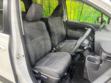 運転席シート廻りは使用感も少なく、良好な状態となっています。前オーナー様が丁寧に使っていたことがよくわかりますね。