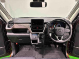 Aピラーの傾斜やヒップポイントの位置を最適化。ひらけた前方視界とノンストレスな運転姿勢で快適なドライブが楽しめます。
