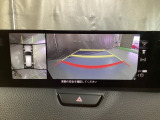 狭い場所での駐車やすれ違いなどでより的確な運転操作に役立つ360&deg;ビューモニターが装備されています。