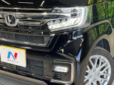 【LEDヘッドライト】悪天候や夜間走行時も良好な視界を確保し安心して運転できる高輝度LEDヘッドライトを装備!点灯速度が早く、消費電力も抑えられています。