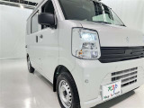 明るいライトが夜道を明るく照らしてくれます。 運転する上で、道路状況をいかに早く認識できるか重要なポイントです。 白色光が暗い道も明るく照らしてくれますよ。