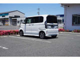 HONDA独自のセンタータンクレイアウトで、見た目以上に室内は広々です。