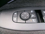 ドアミラーの鏡面の調節、格納は運転席からすべて操作できます!