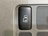 【パワースライドドア】スマートキーや運転席のスイッチでスライドドアの開閉が可能♪電動だから力を入れてドアを開ける必要が無く、小さいお子様でも、重い荷物を持っている時もラクに開け閉めできます♪