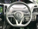 【純正革巻きステアリング】上質な革を使用することで、手にしっかり馴染みとても運転しやすいハンドルです♪