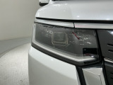 LEDヘッドライトは、点灯の瞬間から最大光量を発揮し、突然暗くなるトンネルなどでの安定感を高めます。