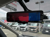スマートルームミラー♪たくさん荷物を載せても、バックカメラで映像を映すので後方の視界も確保!!様々なシーンで活躍する便利装備☆