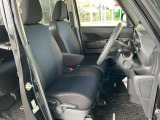 運転のしやすさや、乗り降りにも配慮した運転席