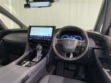 運転席まわりです。 各操作スイッチは使いやすい位置に配置されてます。
