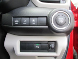 ボタン1つでエンジンを始動【キーレスプッシュスタート】!各機能のスイッチは運転席から操作ラクラク。
