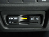 ◆ETC2.0装着◆進化したドライブ体験。料金収受システムだけだったETCが生まれ変わって、高速道路を賢く使うETC2.0に進化しました。多彩な情報サービスが便利で快適なドライブ体験を提供します。