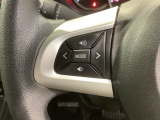 ステアリングにオーディオ操作スイッチが付いています。オーディオ画面に直接タッチしなくても操作が出来ますので、運転に集中できます。