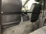 セパレーターバーは、必ず荷室のいちばん前の位置になる様に取り付けてください。走行中は必ず取り付けたまま走行してください。