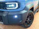 【LEDヘッドライト】悪天候や夜間走行時も良好な視界を確保し安心して運転できる高輝度LEDヘッドライトを装備!点灯速度が早く、消費電力も抑えられています。