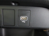 便利な充電用USBジャックも付いています。