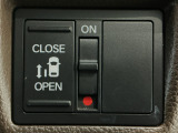 【パワースライドドア】助手席側がパワースライドドアになっており、運転席のスイッチやスマートキーでも開閉が可能です!開口部も広いので乗り降りも楽々♪