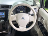 インテリアに合わせたデザインのステアリングは、運転される方のことも考え、運転しやすい形状、大きさです。是非一度、実際に触ってお確かめください。