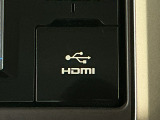 HDMIポート、USBポートが装備されております。HDMIポートを他の機器と繋げることによって、モニターへ映像を流すことができます。