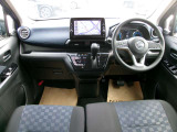 車内。視界も良好でストレス無く快適なドライブをご提供できます♪