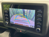 【バックカメラ】駐車時に後方がリアルタイム映像で確認できます。大型商業施設や立体駐車場での駐車時や、夜間のバック時に大活躍!運転スキルに関わらず、今や必須となった装備のひとつです!