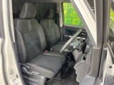 運転席シート廻りは使用感も少なく、良好な状態となっています。前オーナー様が丁寧に使っていたことがよくわかりますね。