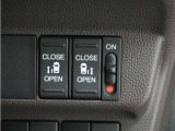 ◆両側電動スライドドア◆狭い駐車場でも乗り降りが楽々♪お子様が隣の車にドアを当ててしまう心配もございません!小さなお子様連れの方もこれで安心。