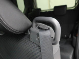 後席アシストグリップは、お年寄りの方が乗車される時に特に喜ばれる装備です。
