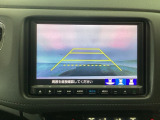 【バックカメラ】運転が苦手な方も車庫入れラクラクです!ギアをリバースに入れれば自動的に切り換わりますので、面倒な操作は不要です♪狭い駐車場もお車を傷つけず安心ですね!