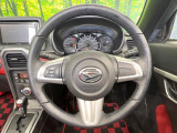 インテリアに合わせたデザインのステアリングは、運転される方のことも考え、運転しやすい形状、大きさです。是非一度、実際に触ってお確かめください。