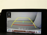車庫入れや駐車で威力を発揮するのがバックモニター!ナビディスプレイに後ろの様子が映し出されるから安心です。